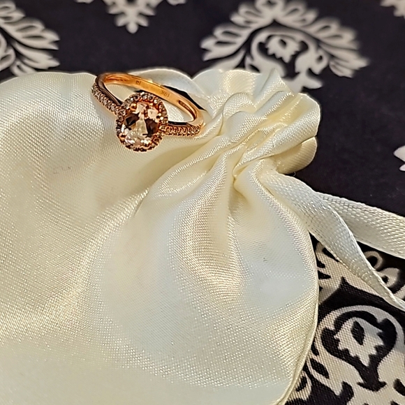 New, unworn. 10k 7/8 CT Morganite Oval Cut. - Picture 2 of 15